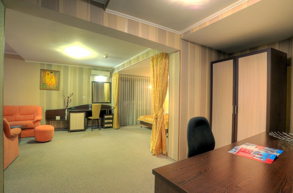 Luxor Hotel Смолян Экстерьер фото
