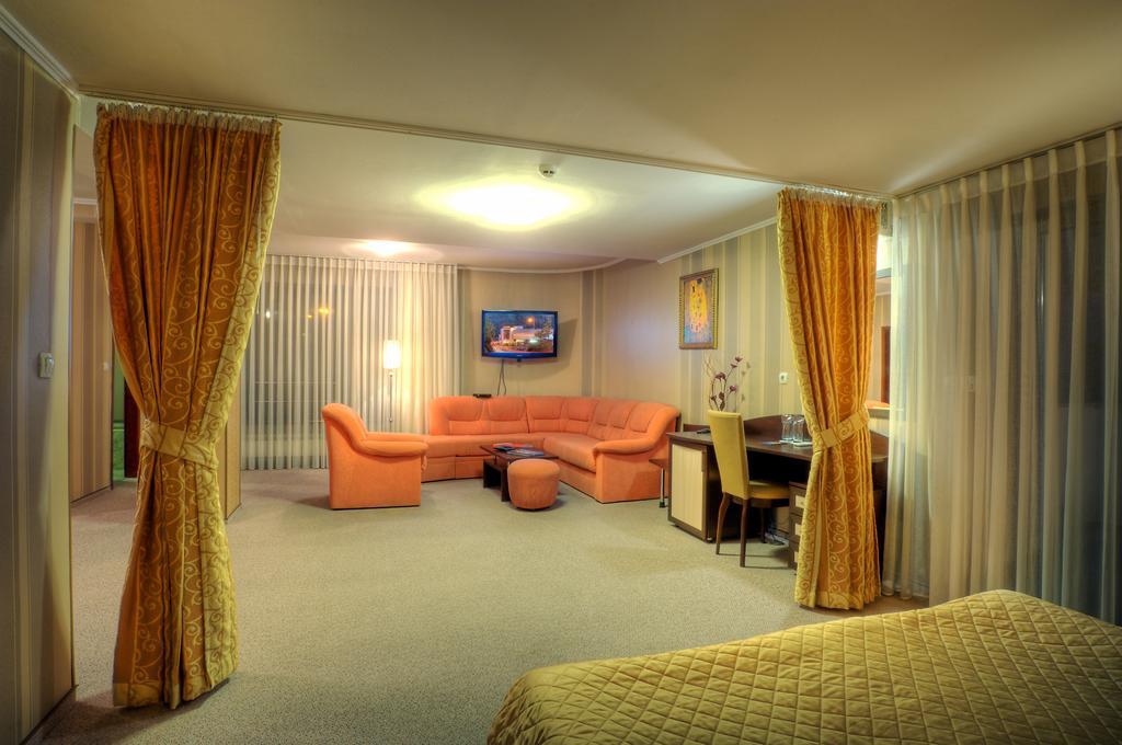 Luxor Hotel Смолян Экстерьер фото